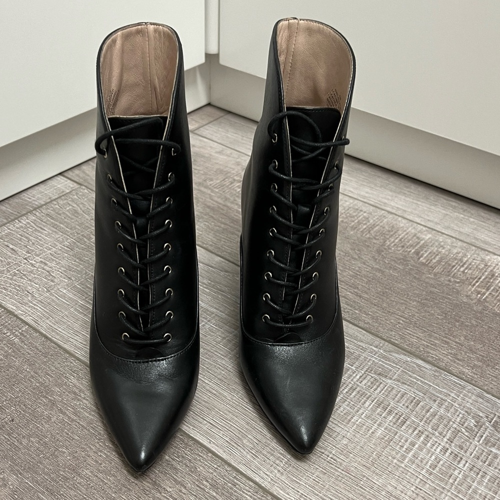 Nine West black leather lace up booties, pointed toe, women size 5 - Picture 8 of 12